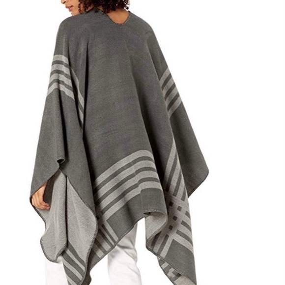 BB DAKOTA Reversible Charcoal Plaid Blanket Wrap, O/S - Picture 4 of 11